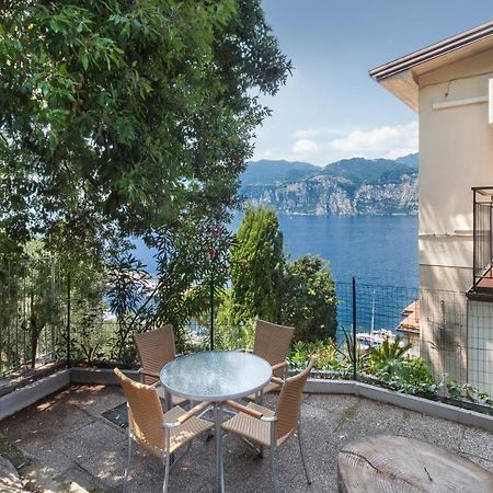 Apartment Windows On The Lake Malcesine Bagian luar foto