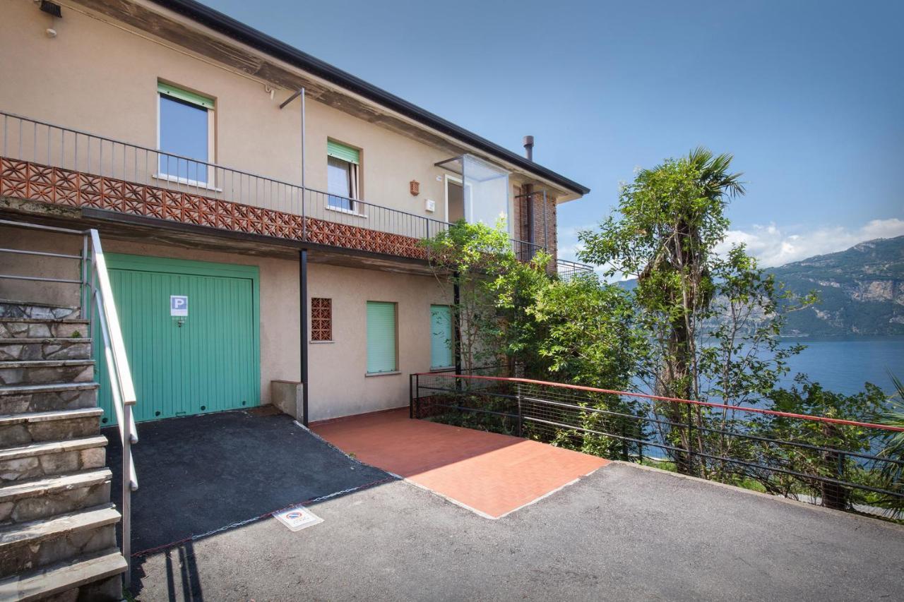 Apartment Windows On The Lake Malcesine Bagian luar foto