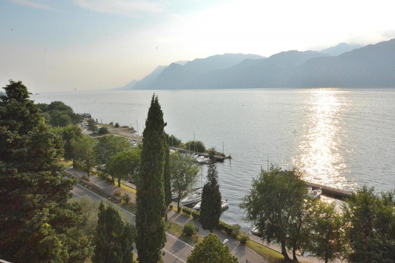Apartment Windows On The Lake Malcesine Bagian luar foto